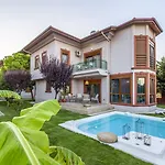 Vista Aparthotel 4*
